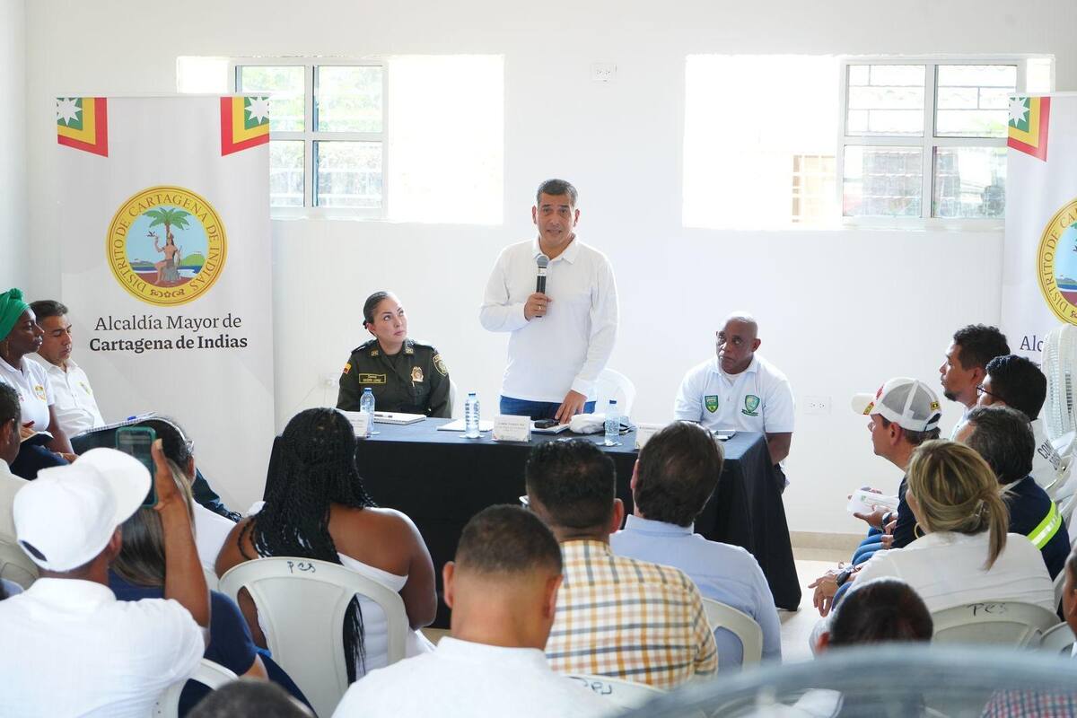 El alcalde Dumek Turbay criticó la recentralización del control ambiental en Colombia.