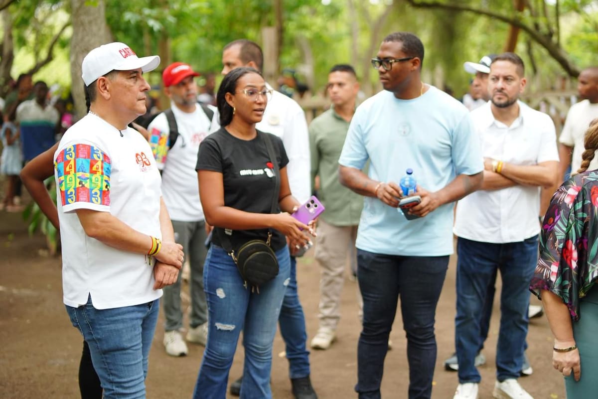 El alcalde Dumek Turbay y su jefe jurídico, Milton Pereira, dieron detalles de los proyectos. // Cortesía Alcaldía de Cartagena