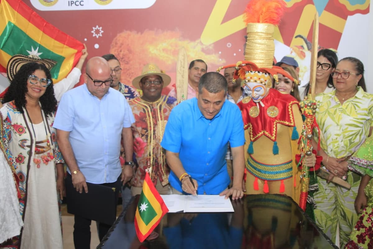 Fiestas de Independencia ya son patrimonio de Cartagena: Dumek Turbay firma acuerdo