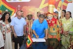 Fiestas de Independencia ya son patrimonio de Cartagena: Dumek Turbay firma acuerdo