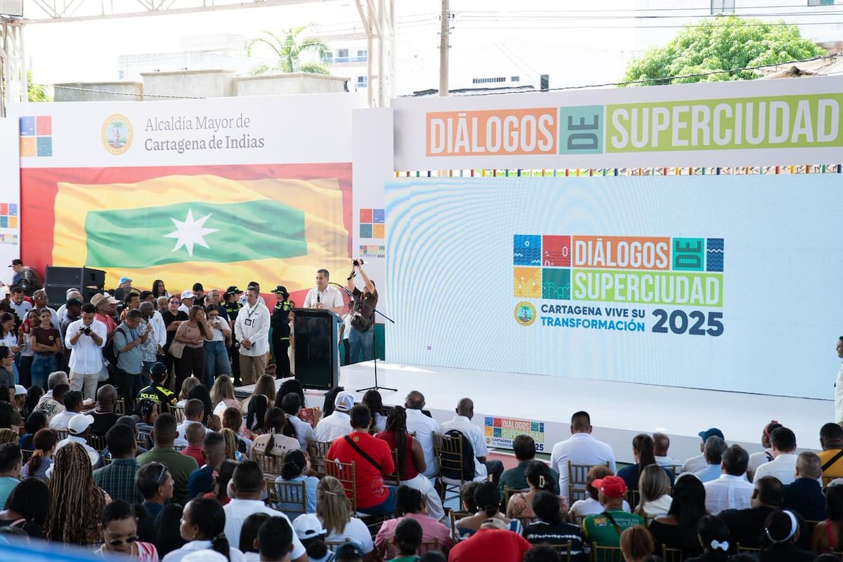 El alcalde Dumek Turbay en medio de la rendición de cuentas del 2025, evento que se hizo en el parque del barrio Bruselas de Cartagena. // Cortesía Alcaldía