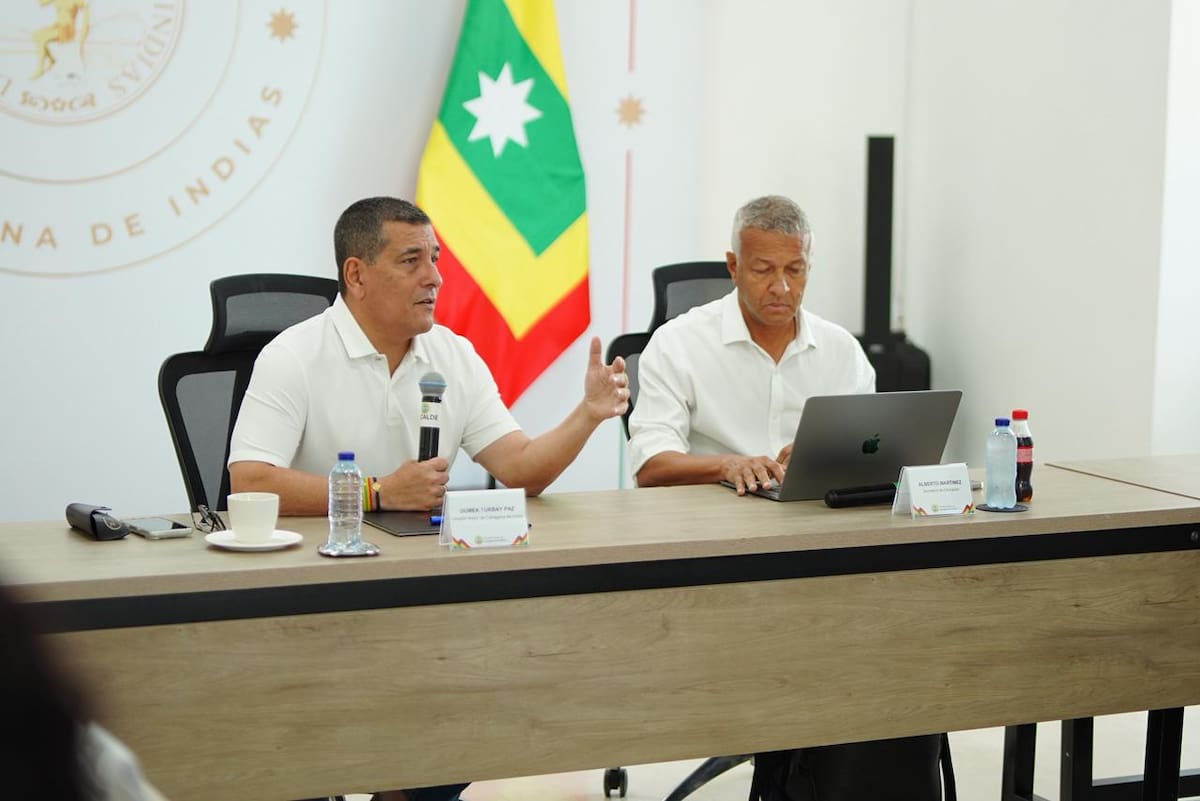 El alcalde Dumek Turbay y el secretario de Educación, Alberto Martínez. // Foto: cortesía Alcaldía de Cartagena