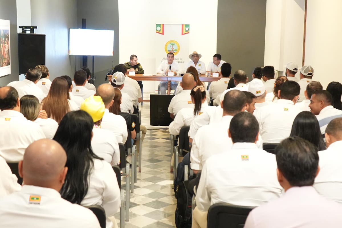 Reunión del alcalde de Cartagena, Dumek Turbay, junto a su gabinete. // Cortesía.