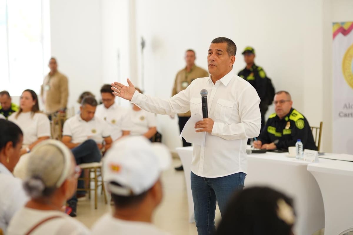 El anuncio se realizó durante un encuentro barrial con comunidades de Las Gaviotas, Chipre, Los Alpes y La Castellana, llevado a cabo en el parque El Edén. // cortesía: Alcaldía de Cartagena