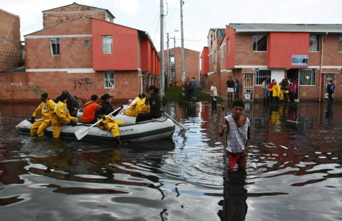 En el 2011 hubo dos millones 400 mil personas damnificadas y 27 departamentos en emergencia; 400 personas murieron. ARCHIVO