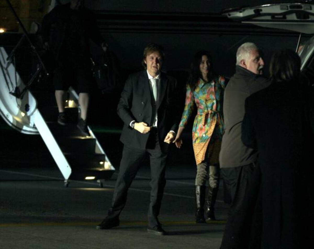 aul McCartney llegó a Bogotá acompañado de su esposa, Nancy Shevell. COLPRENSA