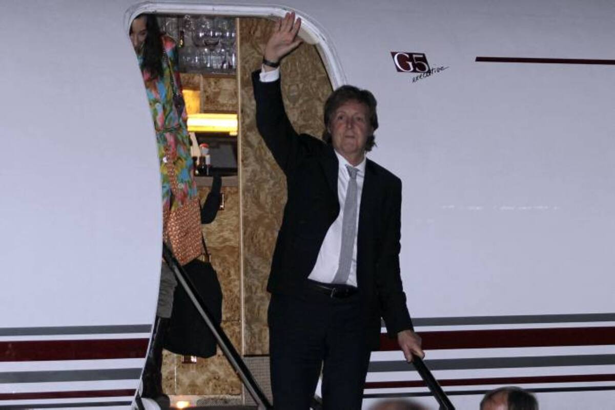 aul McCartney llegó al aeropuerto militar de Catam, en Bogotá, hacia las 11:20 de la noche de este miércoles. COLPRENSA