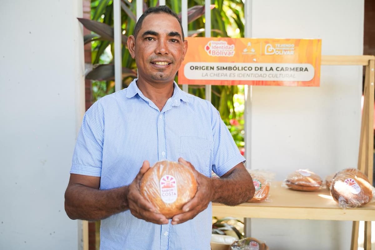 Jorge Torres uno de los participantes del proyecto de 'El Carmen en un bocado', durante el evento de lanzamiento en la escuela de música Lucho Bermúdez. //Foto: Cortesía