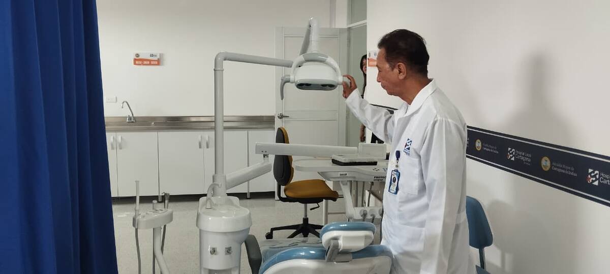 El centro de salud cuenta con cuatro pisos. // Foto: Óscar Díaz Acosta