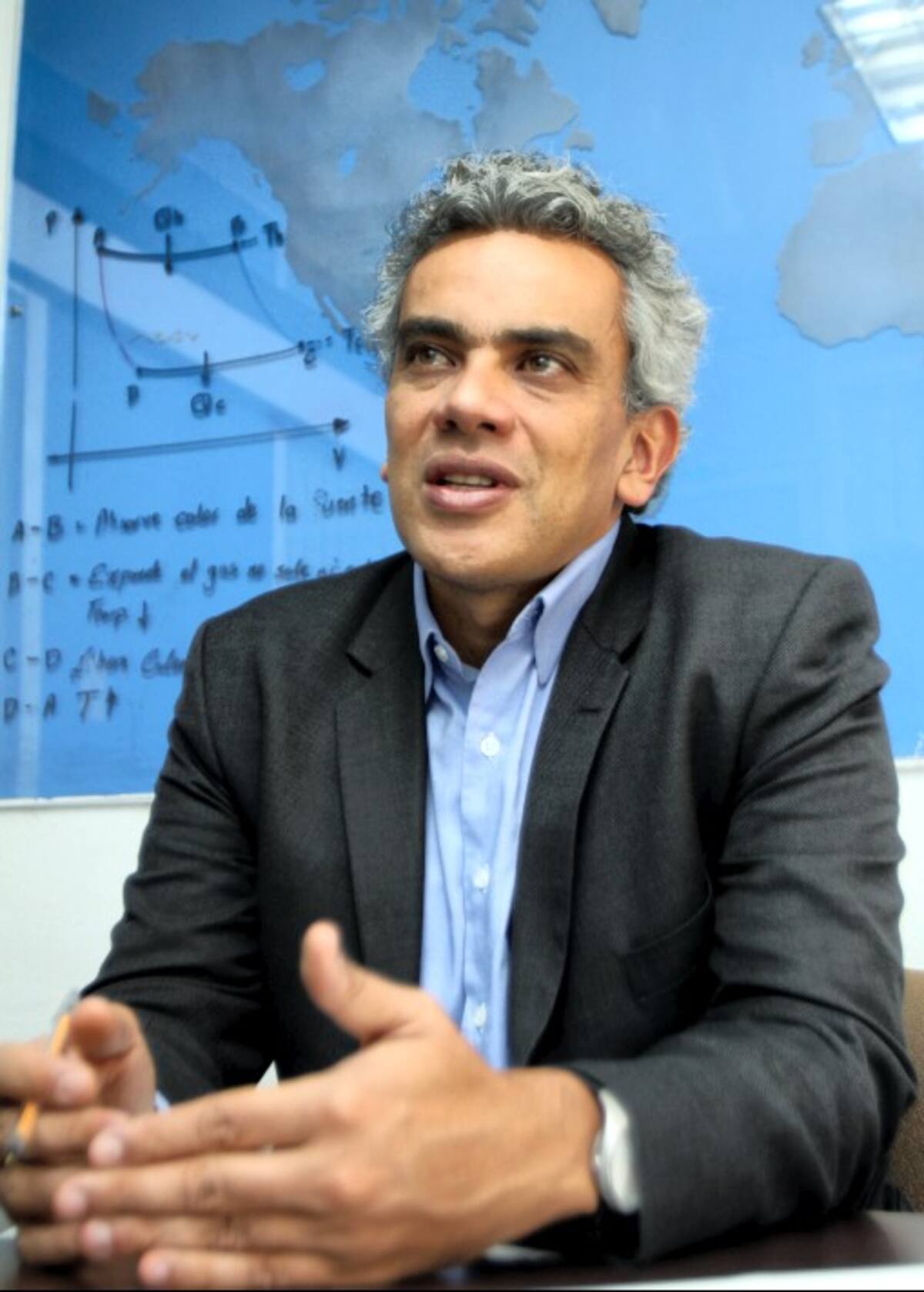 Ricardo José Lozano, director del Ideam, alertó que en abril lloverá el doble que en marzo. COLPRENSA