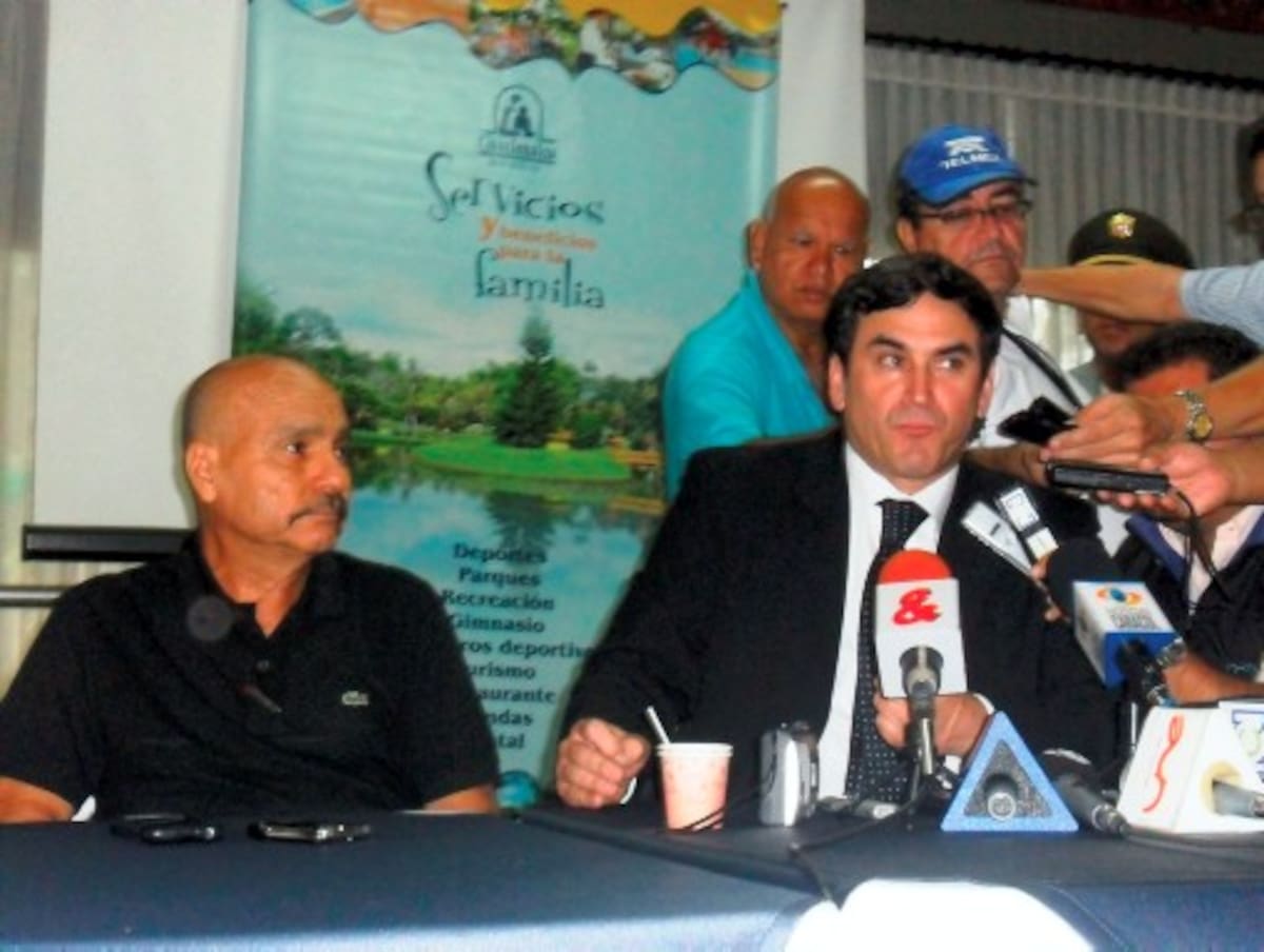 Jairo Clopatofsky, director de Coldeportes, habla de la crisis del fútbol colombiano. COLPRENSA