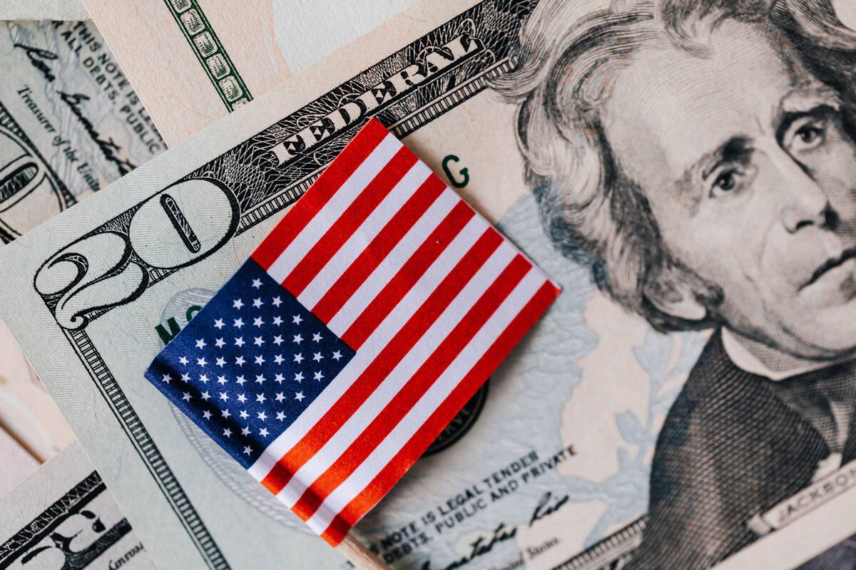 A la baja: así abrió el dólar este martes 13 de enero