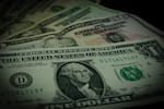 Dólar volvió a subir y tocó máximos que no se veían desde diciembre