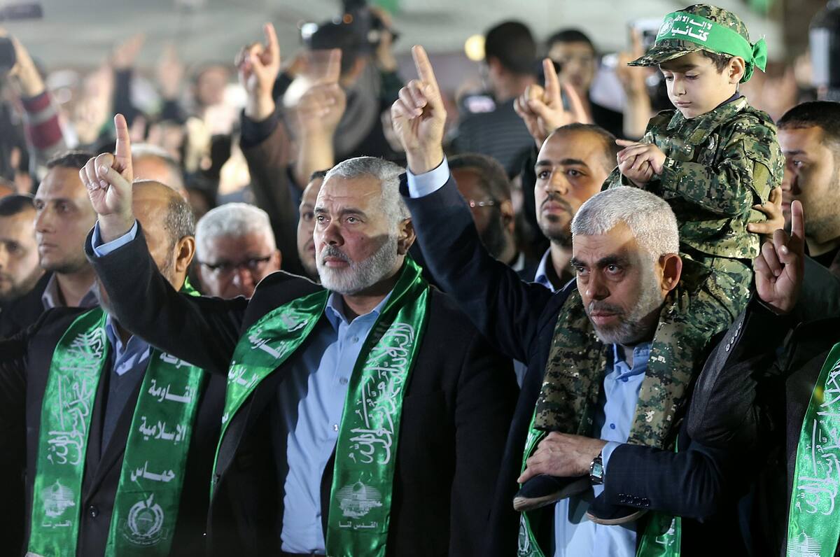Foto archivo. Yahya Sinwar (derecha). EPA/MOHAMMED SABER