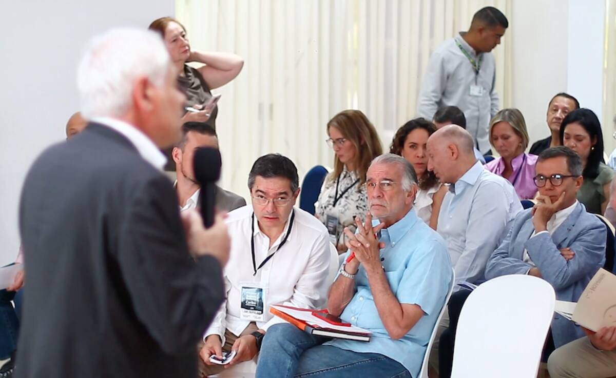 El embajador de Italia en Colombia, Giancarlo María Curcio, habla durante el foro realizado este miércoles en Barranquilla.//Cortesía.