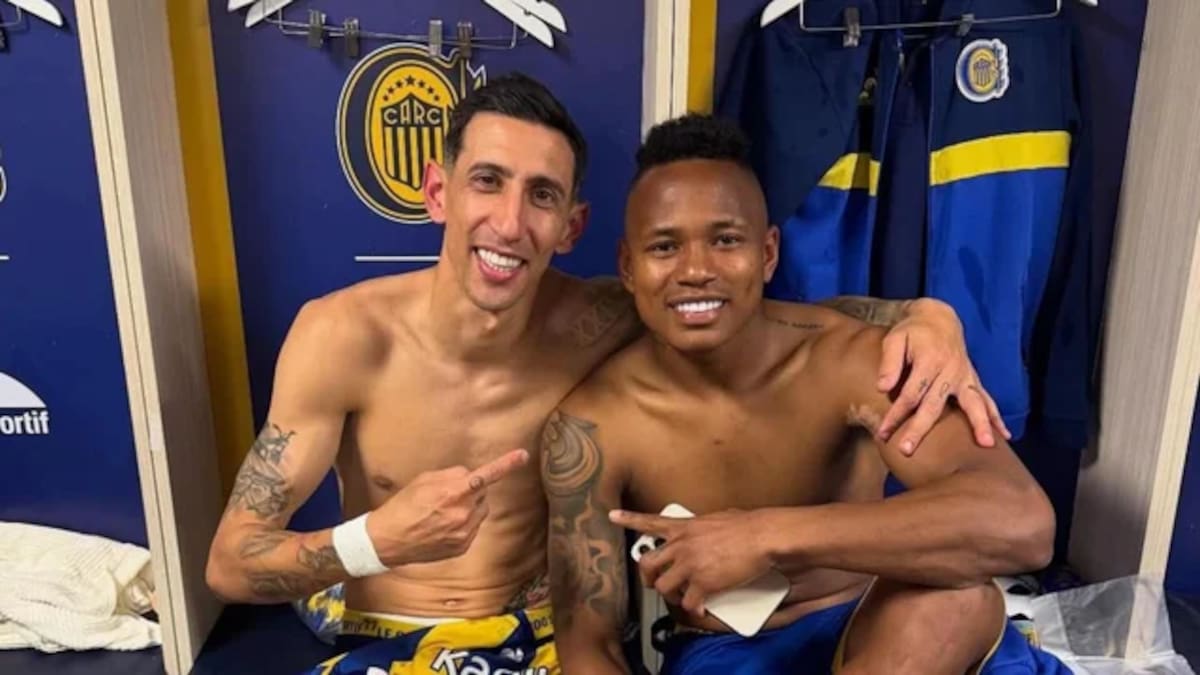 Ángel Di María y Jáminton Campaz comparten vestuario en Rosario Central, equipo argentino en el que ambos han coincidido durante la presente temporada y donde han construido una cercana relación. Foto tomada de // Redes sociales // bicho08_.