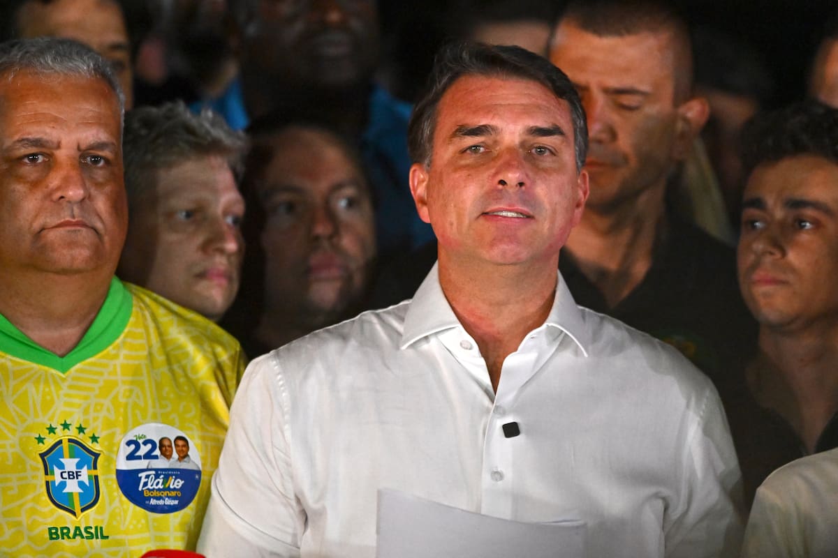 ¿Huyó Flávio Bolsonaro de Brasil? Su hermano se pronunció