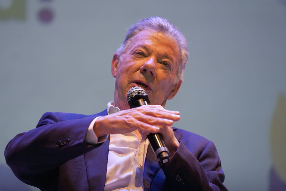Santos defiende el acuerdo de paz y alerta por el crecimiento de grupos armados