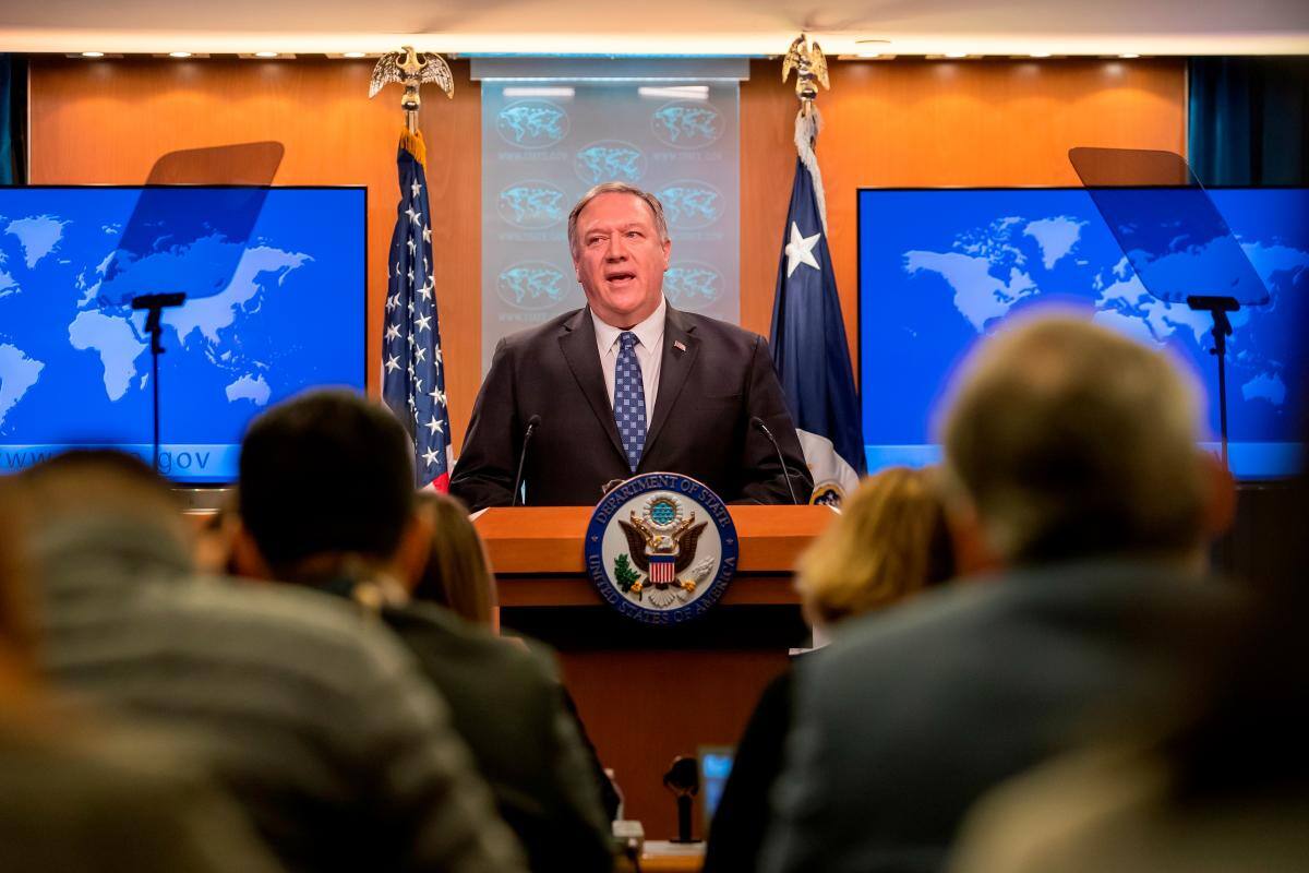 EE. UU. busca botella de güisqui de 5.800 dólares regalada a Pompeo por Japón