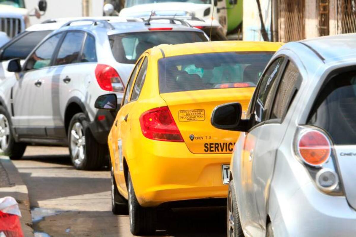 “Apoyamos las tecnologías pero dentro de la legalidad”: Taxistas sobre caso Uber