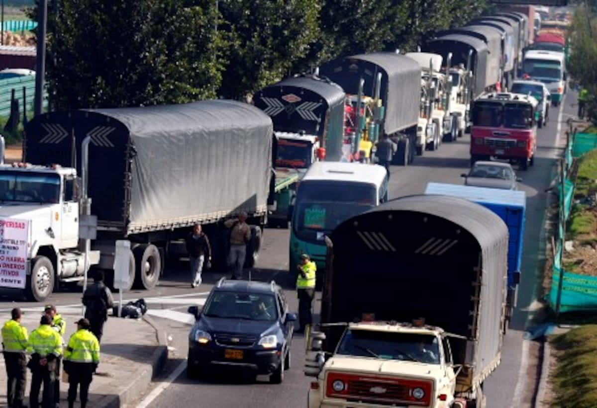 El gremio de los camioneros en medio de una protesta en Bogotá. // Foto: Colprensa