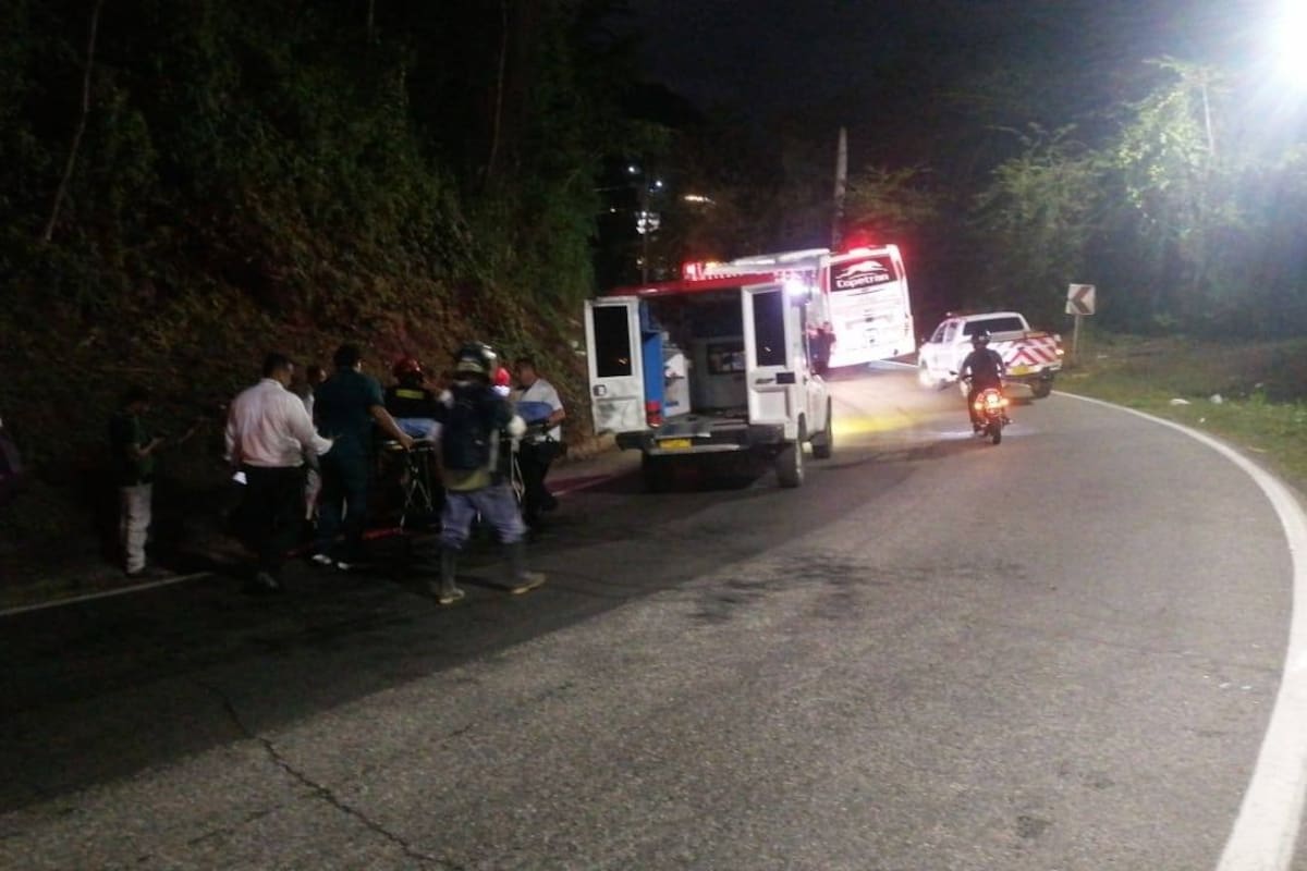 Choque entre moto y bus con la agrupación del cantante Martín Elías Jr dejó 2 víctimas