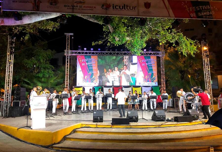 Masiva asistencia en el primer día del Festival de Bandas