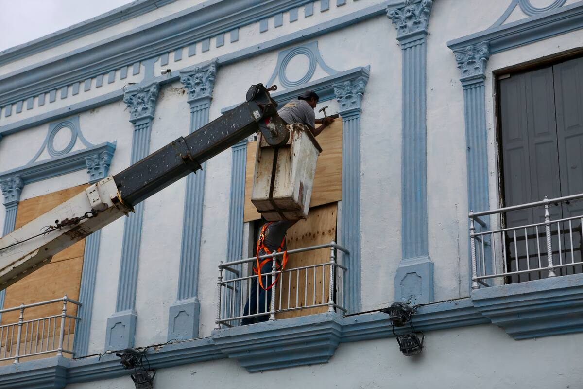 El huracán Milton baja a categoría 4 y se descarta que toque la costa de Yucatán. // Foto: EFE/Lorenzo Hernandez.