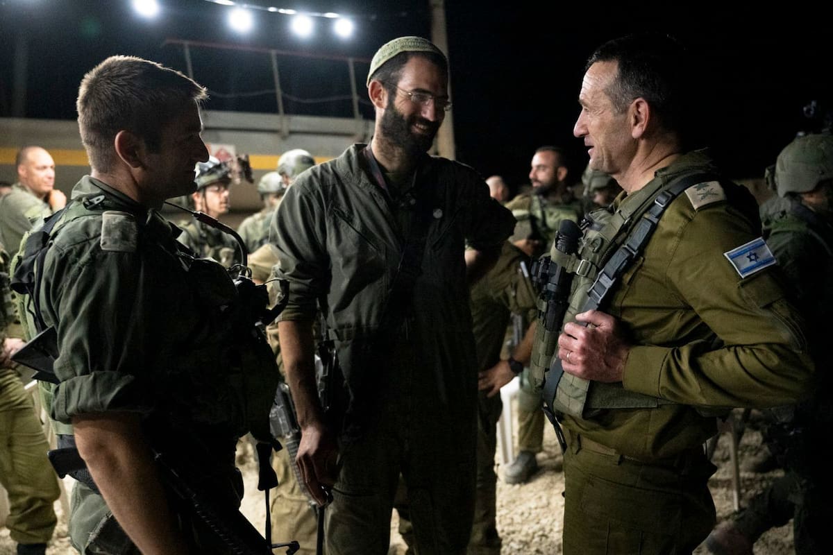 El Jefe del Estado Mayor, el Mayor General Herzi Halevi (d). // EFE.