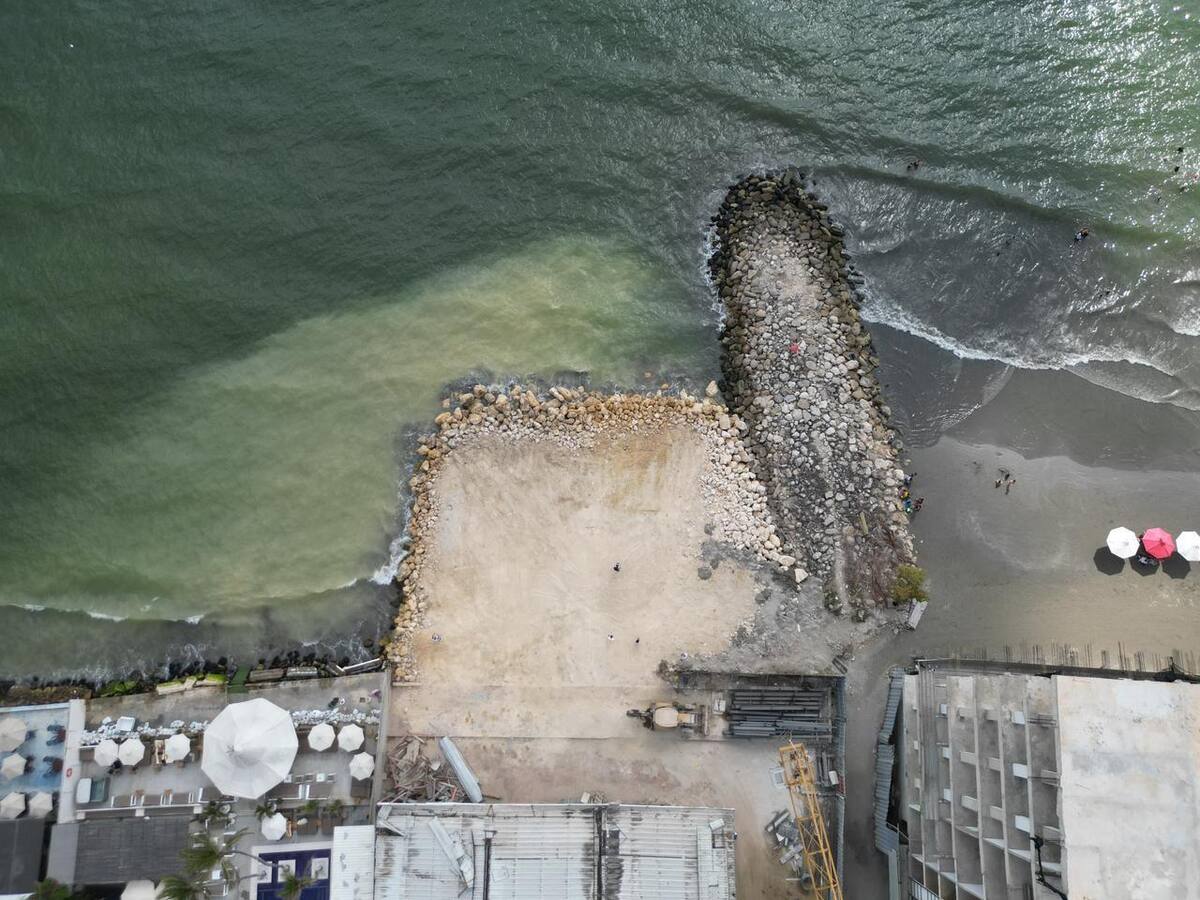El Distrito evidenció la ejecución de actividades de adecuación de terreno con presunta ocupación de zona de playa. // Foto: Cortesía - Alcaldía de Cartagena.