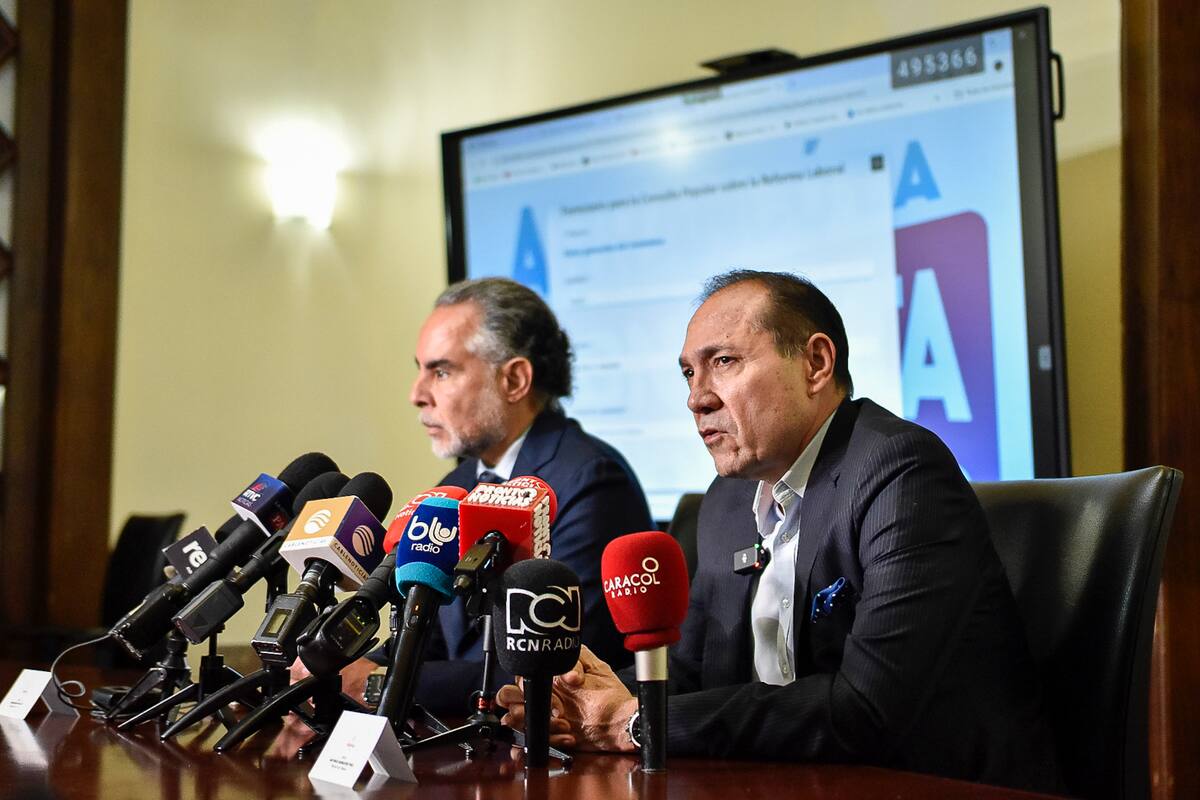 El ministro de Trabajo, Antonio Sanguino, y el ministro del Interior, Armando Benedetti. // Foto: Colprensa - Cristian Bayona.