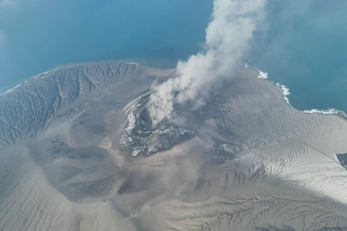 Anak Krakatoa desata caos aéreo en Indonesia: más de 270.000 pasajeros afectados