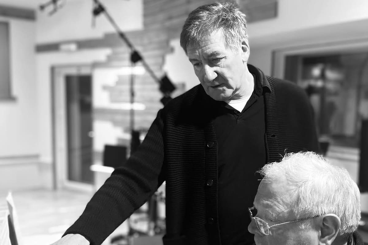 Murió George Fenton, compositor de ‘Gandhi’ y ‘Planeta Tierra’, a los 76 años