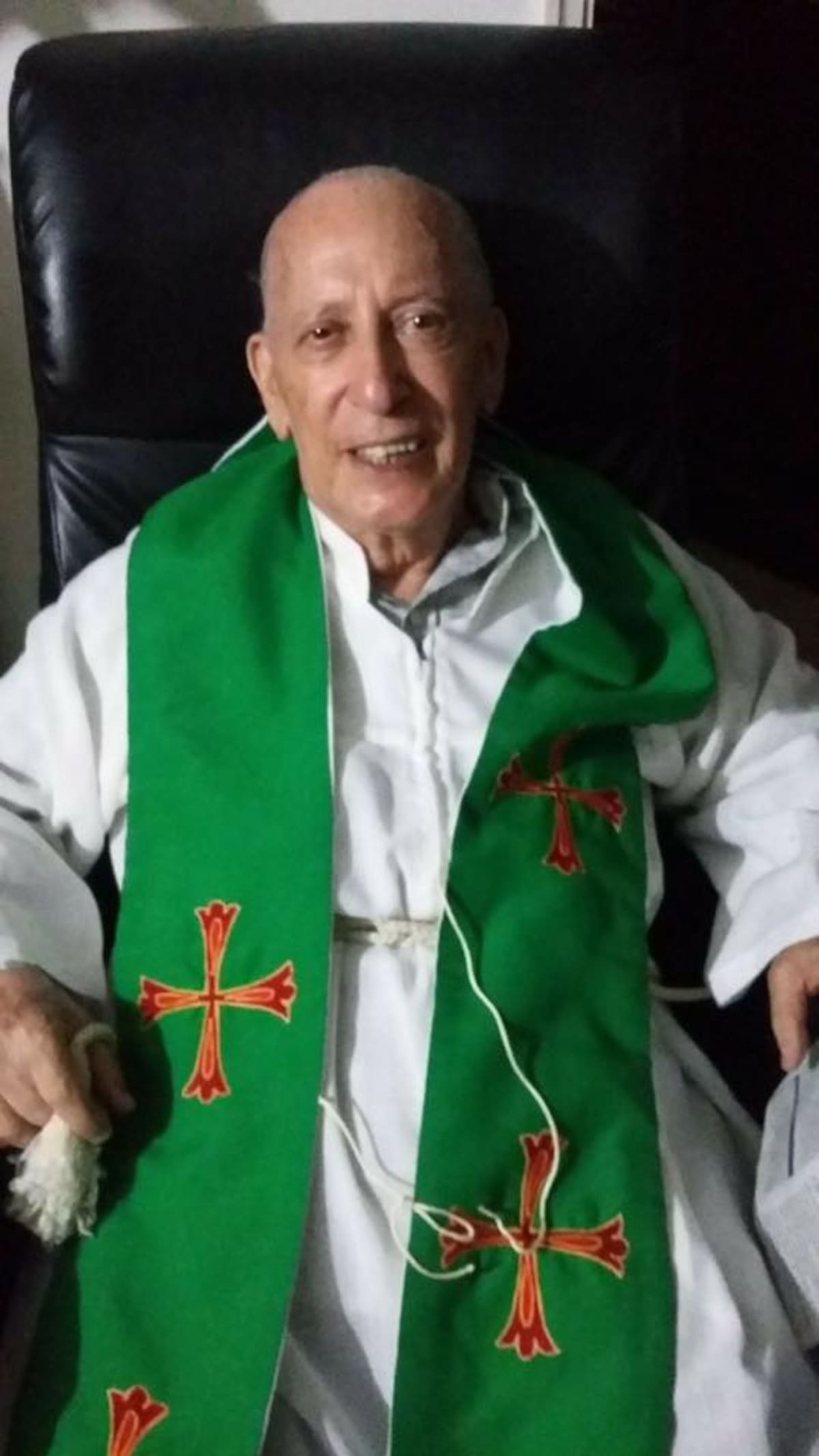 El padre Jesús María Cano, lideró por varías décadas las iglesias de del Perpetuo Socorro de Bocagrande y Santa María del Mar de El Laguito. // Foto: tomada de Facebook - Parroquia Perpetuo Socorro Cartagena.