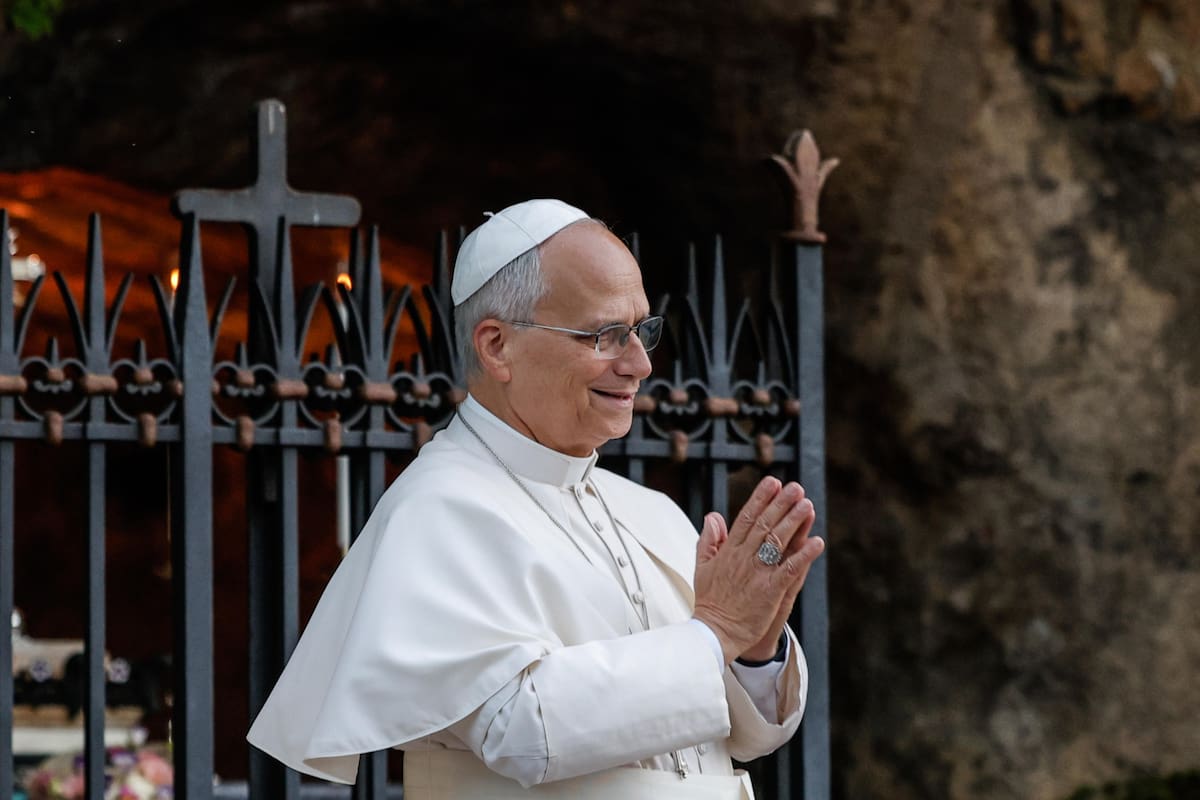 El papa León XIV recibe el alta tras cirugía por cáncer de pulmón y regresa al Vaticano