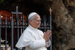 El papa León XIV recibe el alta tras cirugía por cáncer de pulmón y regresa al Vaticano