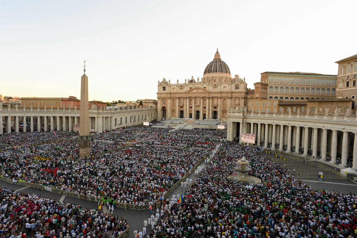 Niña colombiana rompió protocolo en el Vaticano y recibió bendición del papa. // Foto: EFE/Dicasterio para la Comunicación del Vaticano.