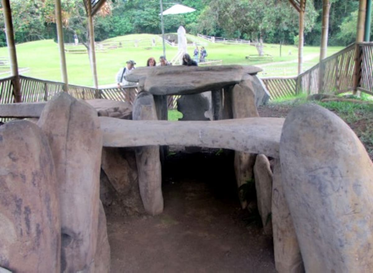 El parque San Agustín está dividido en cuatro mesitas: en la A se hallaron las tumbas de los shamanes; en la B esculturas y sepulcros con los que se les rendía culto a la maternidad y al Dios de la guerra (en la foto); en la C, esculturas en honor a la fecundidad y en la D, esculturas de diferente tamaño. ALEXANDER RODRÍGUEZ -COLPRENSA