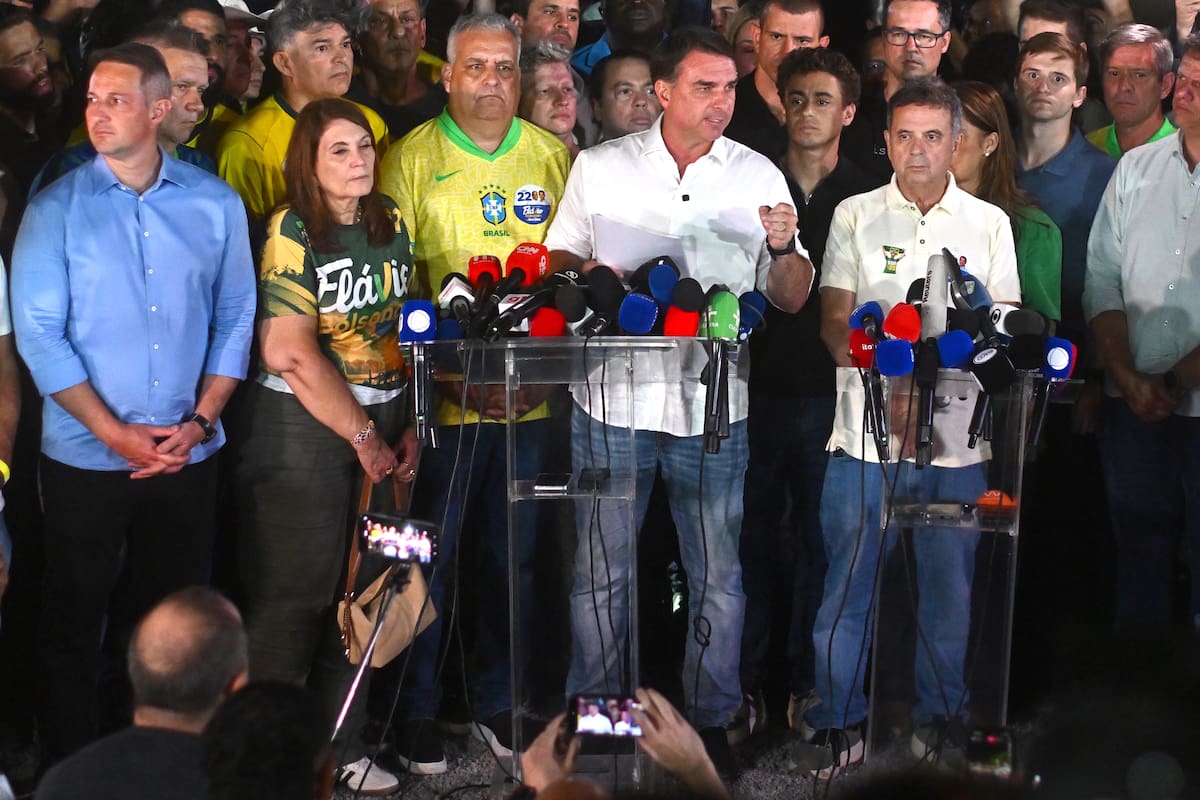 El partido de Flávio Bolsonaro reconoce los resultados de las elecciones en Brasil. // Foto: EFE/ Andre Borges.