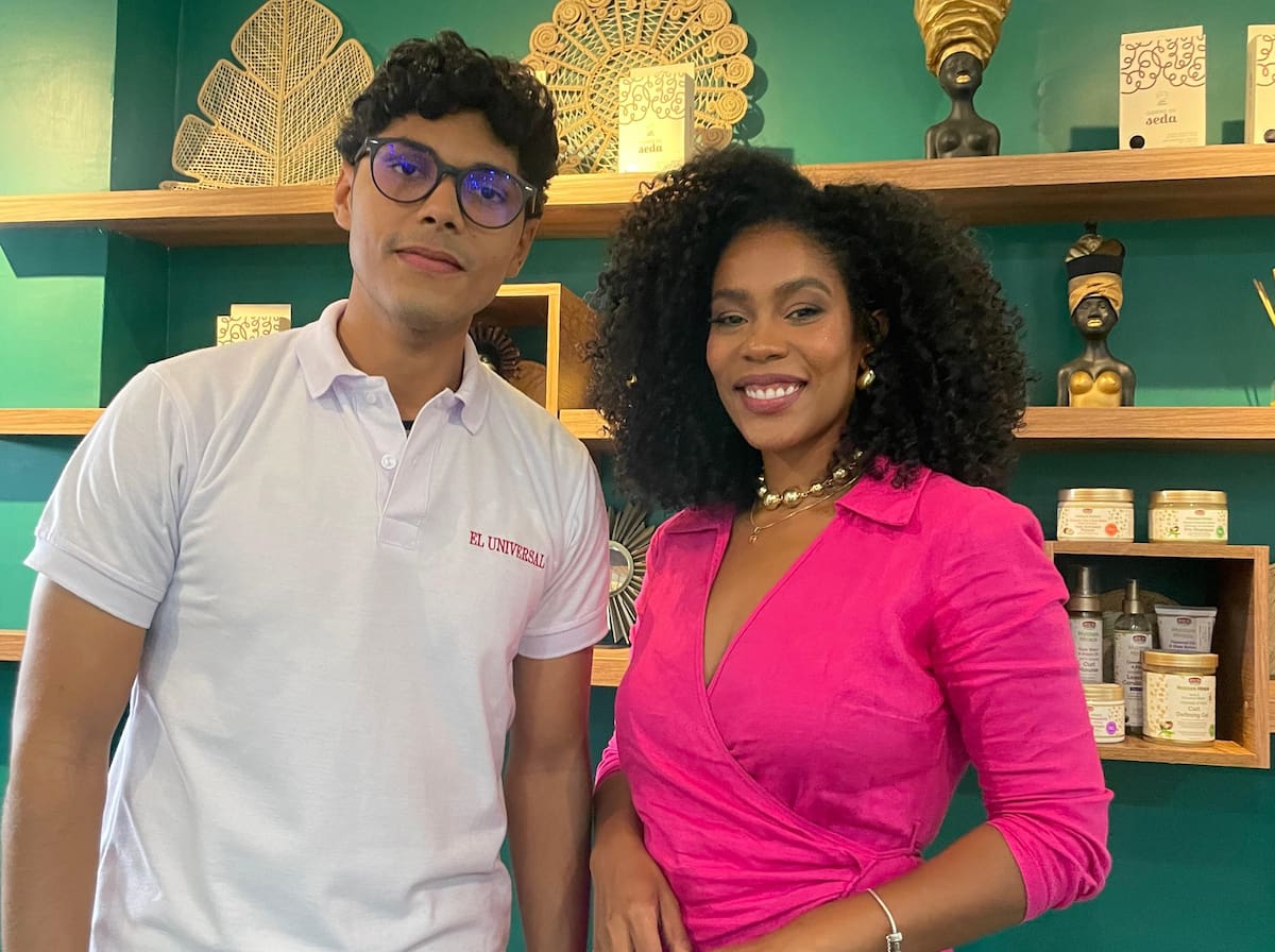 El periodista Juan Sebastián Ramos, creador y anfitrión de SERes, y Cile Tatis, más conocida como Cirle Pelo Bueno. // foto: El Universal