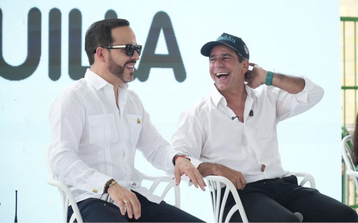 El presidente Abelardo De la Esperilla, y el alcalde de Barranquilla, Alejandro Char, durante la entrega de la Institución Educativa Julio Flórez, en el barrio Villas de San Pablo.//Cortesía Alcaldía de Barranquilla.