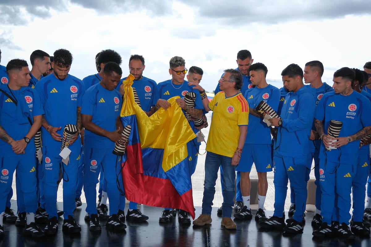 Las mejores fotos de los jugadores de la Selección Colombia con el presidente Gustavo Petro
