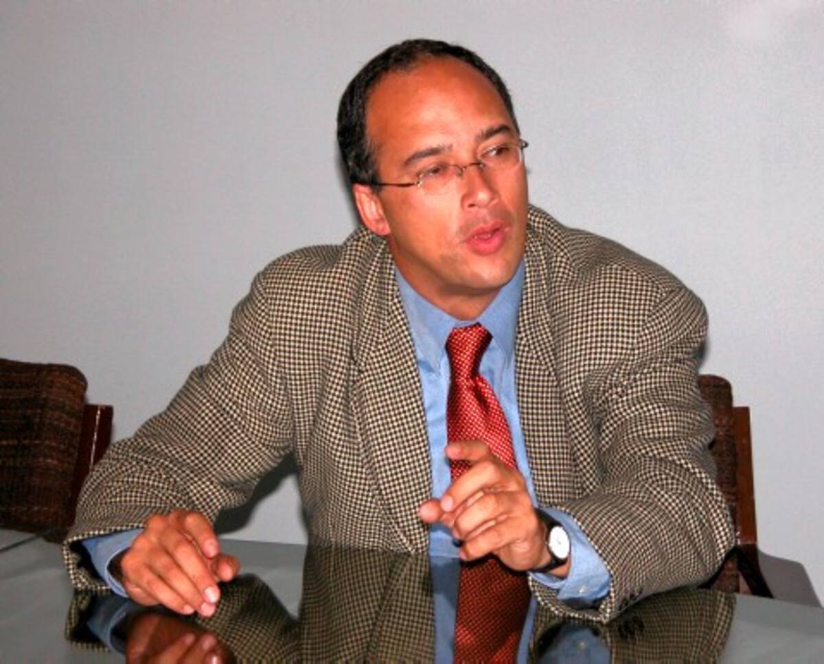 Ajustar el régimen económico para crecer al 6 por ciento anual es la propuesta global de Juan Carlos Echeverry, confirmado por el Presidente electo, Juan Manuel Santos, como su Ministro de Hacienda.