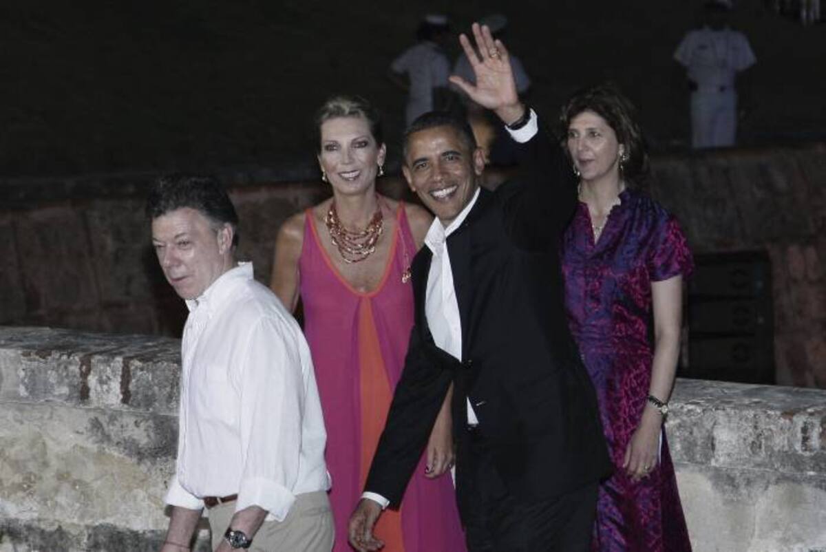 El presidente de Estados Unidos, Barack Obama, junto al presidente de Colombia, Juan Manuel Santos, a su llegada al Castillo San Felipe. COLPRENSA