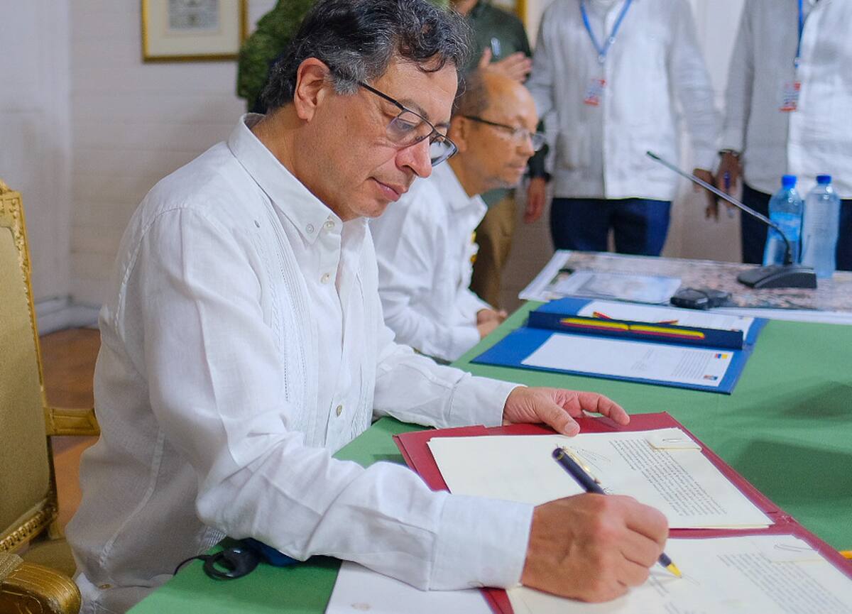el presidente Gustavo Petro anunció que empezó conversaciones con el gobierno de Venezuela