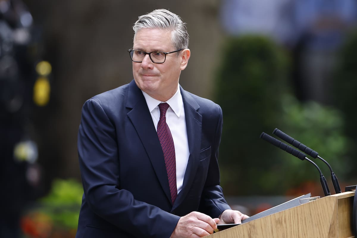 Keir Starmer renunció a su cargo como primer ministro del Reino Unido