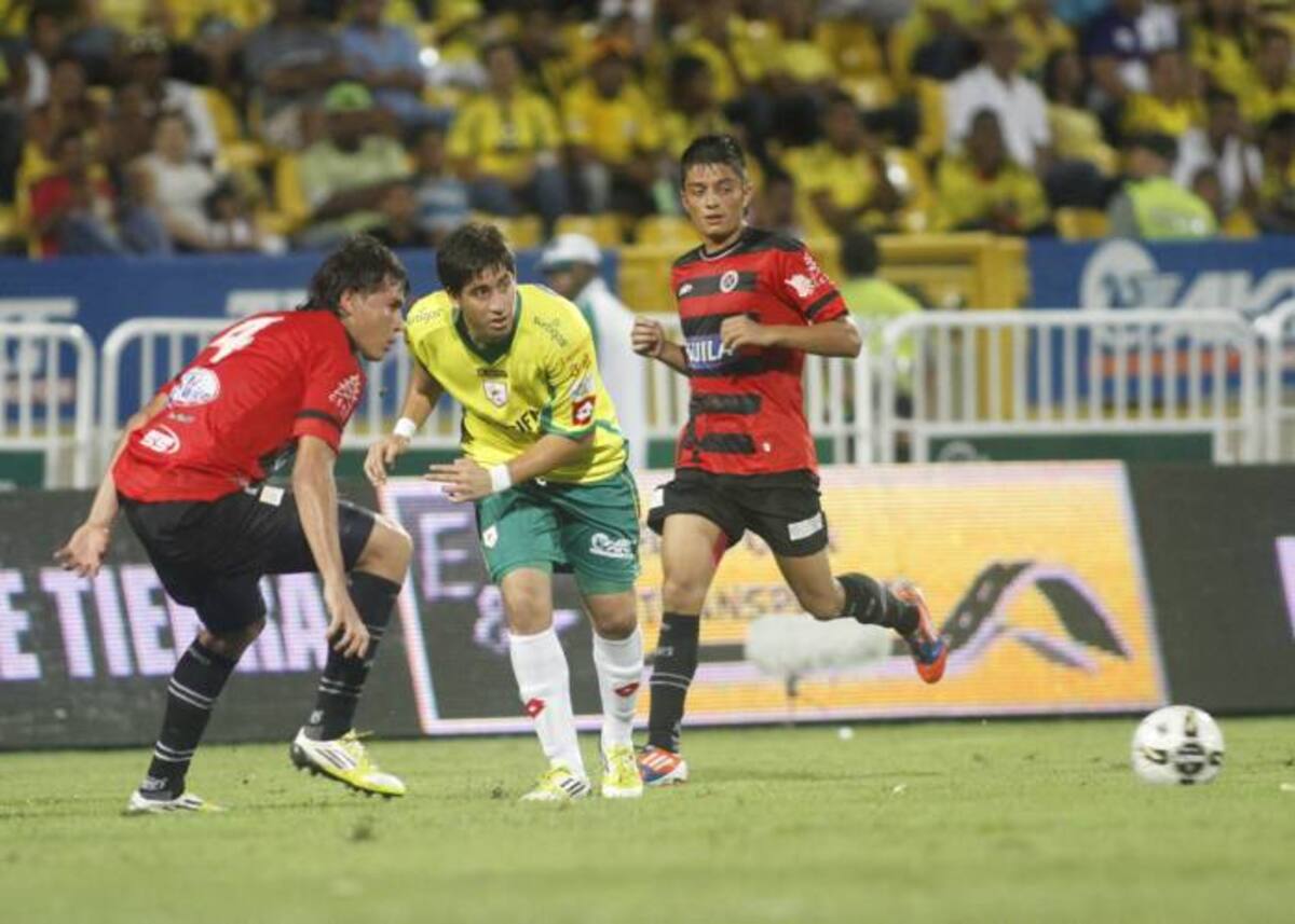 El conjunto heroico no pudo concretar sus jugadas ofensivas. EL UNIVERSAL