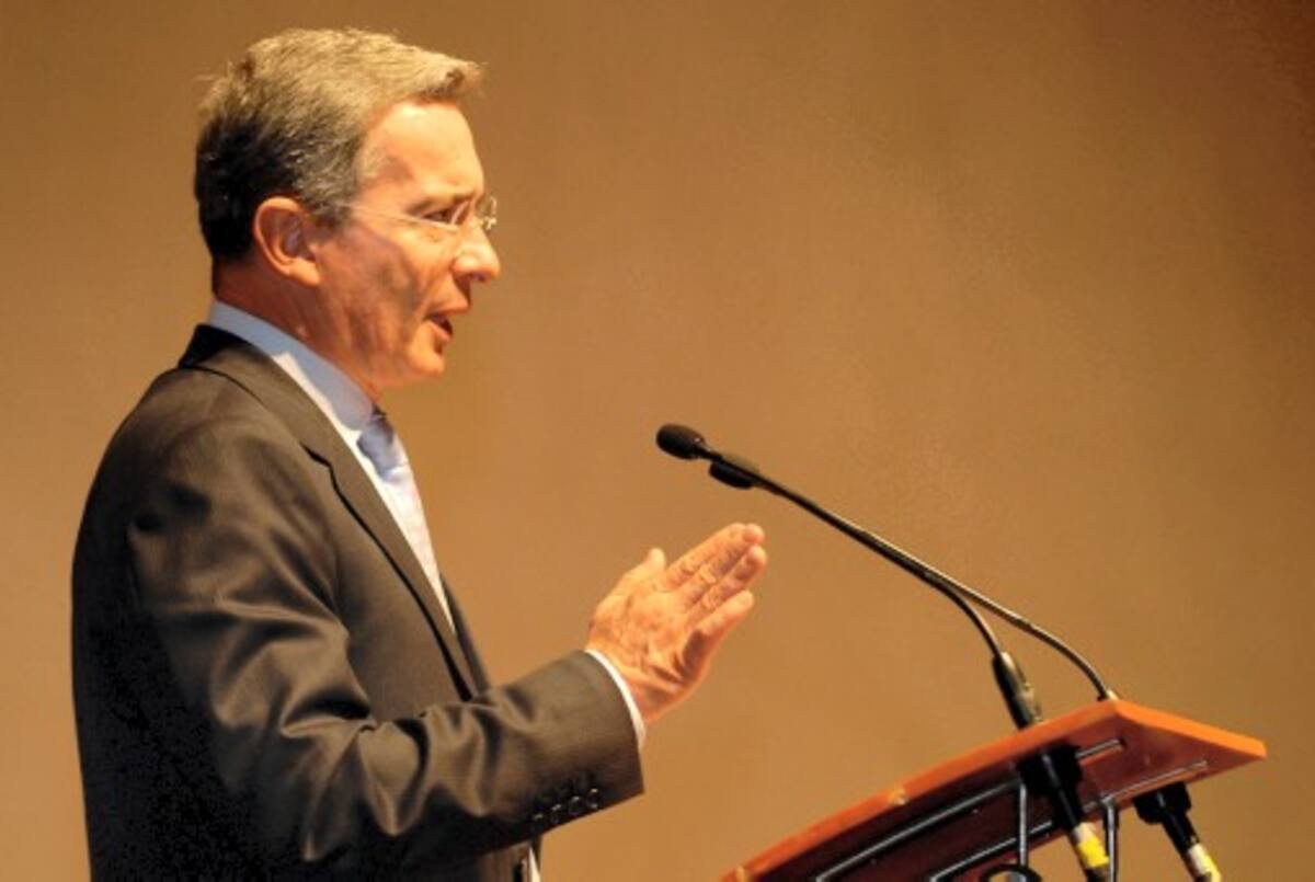 Álvaro Uribe también dijo que asistirá a la Comisión de Acusación de la Cámara, donde selleva una investigación por el caso de las chuzadas telefónicas. COLPRENSA