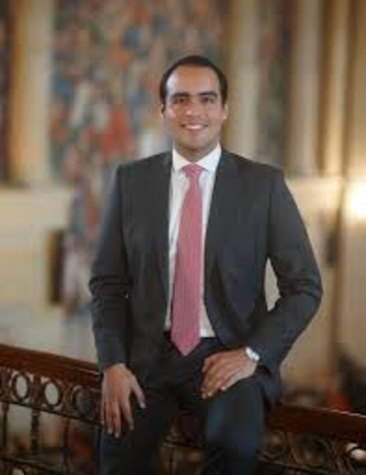 El senador Vega destacó que esta ley garantiza equidad para los motociclistas, eliminando una medida que los había afectado de manera desproporcionada