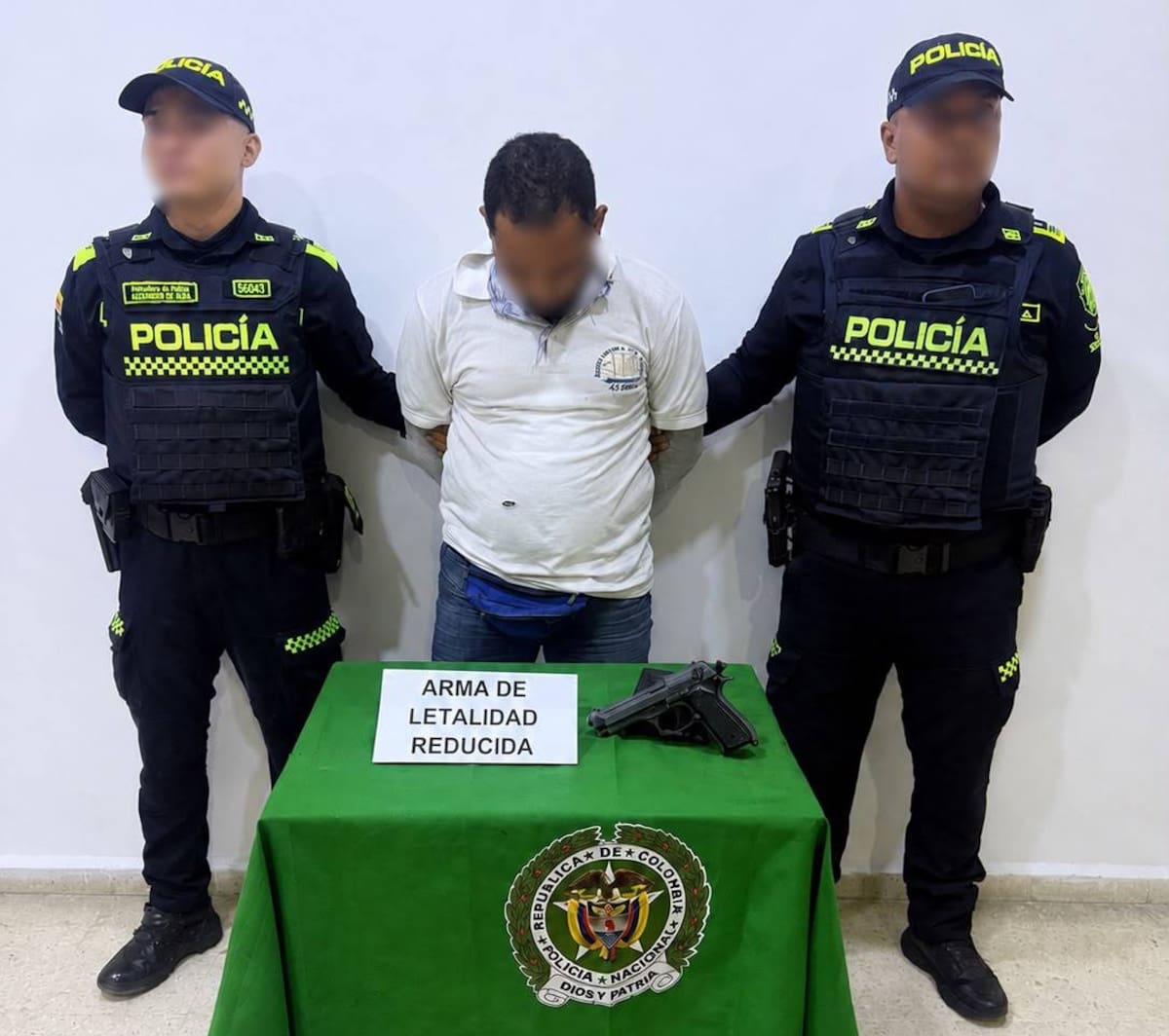 El señalado delincuente fue perseguido por la Policía luego de intimidar con arma de fuego a una cajera y despojarla del dinero recaudado.